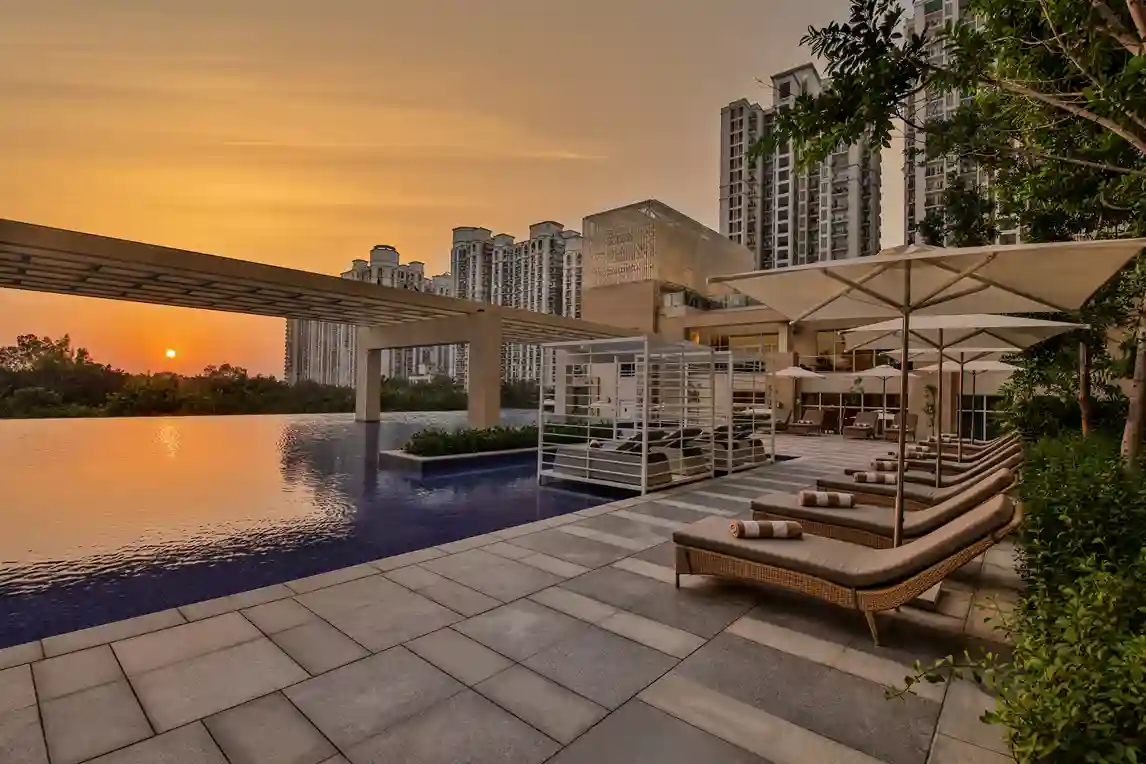 How Natural Elements in Modern Homes Reduce Urban Stress in Delhi